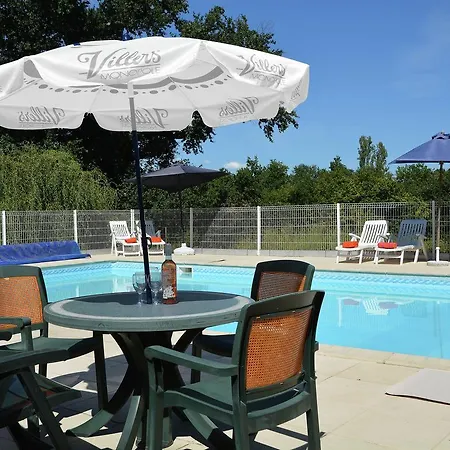 Willa Traditional With Pool